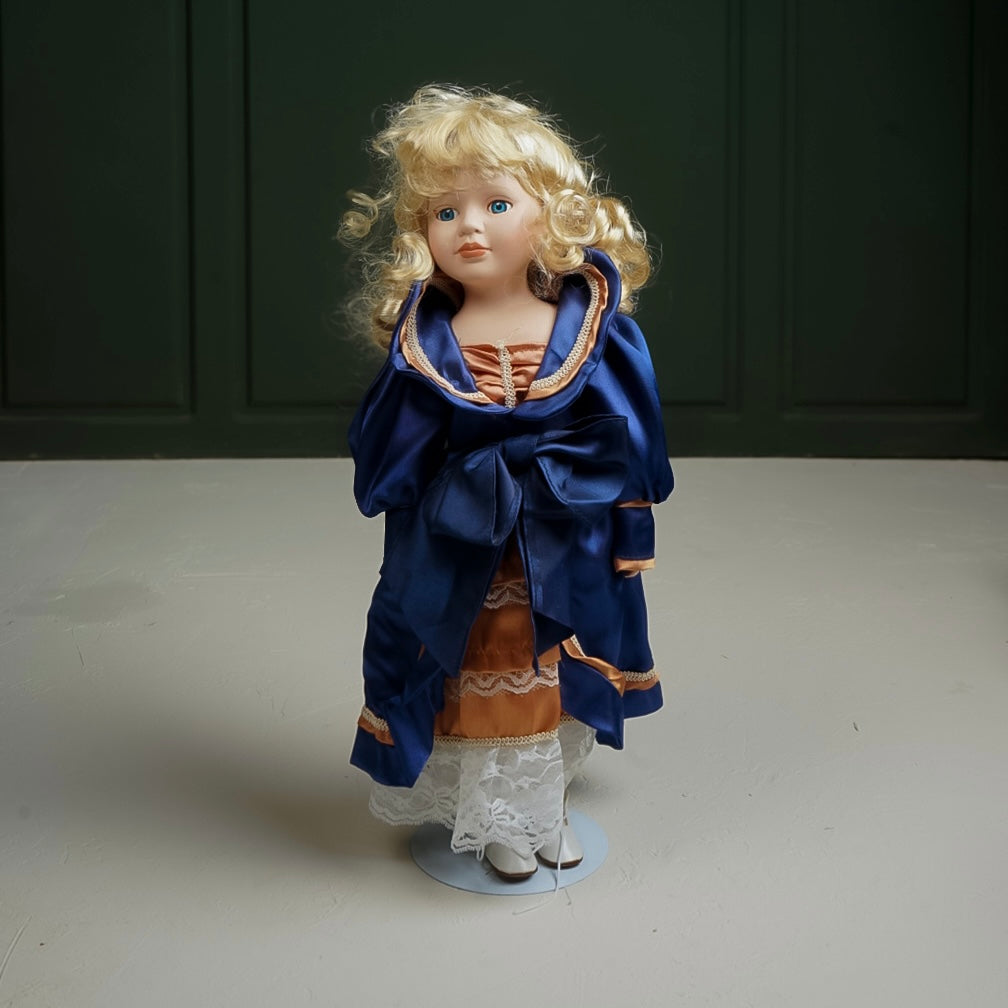 دمية بورسلان فنتج Vintage porcelain doll