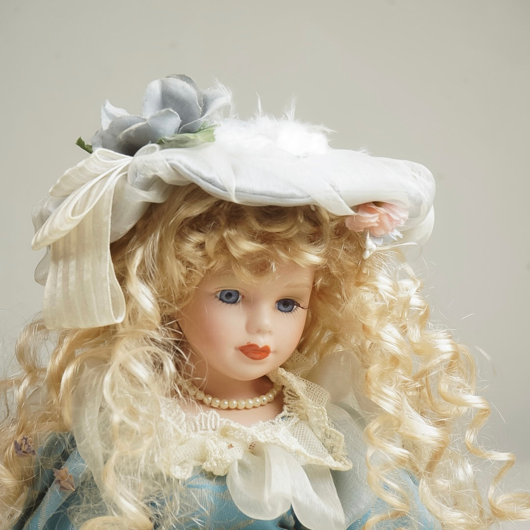دمية بورسلان فنتج Vintage porcelain doll