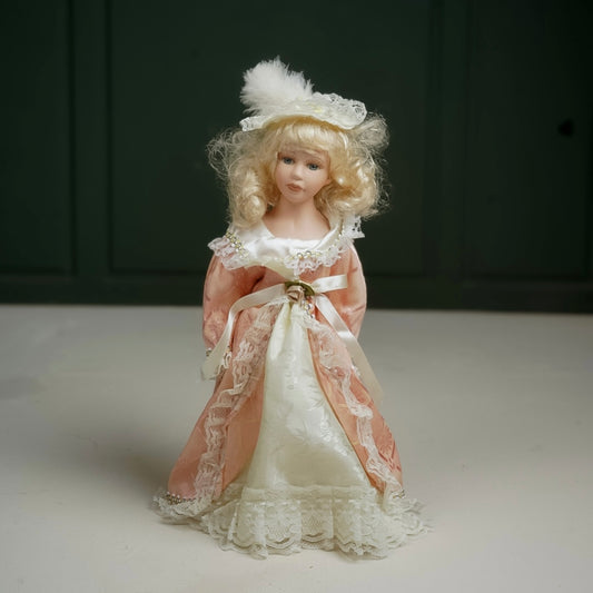 دمية بورسلان فنتج Vintage porcelain doll