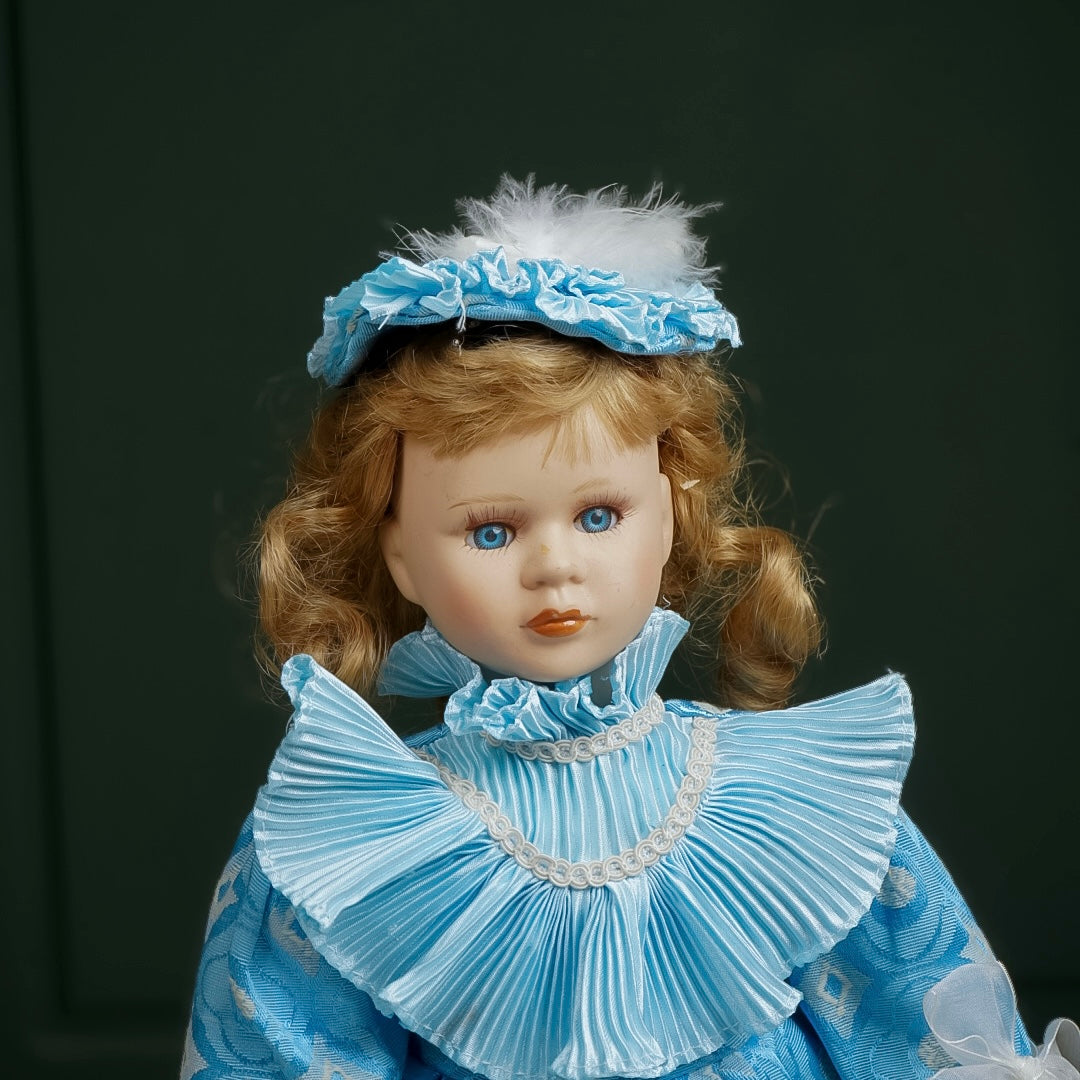 دمية بورسلان فنتج Vintage porcelain doll