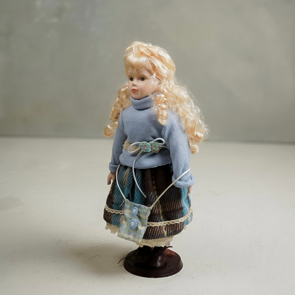 دمية بورسلان فنتج Vintage porcelain doll