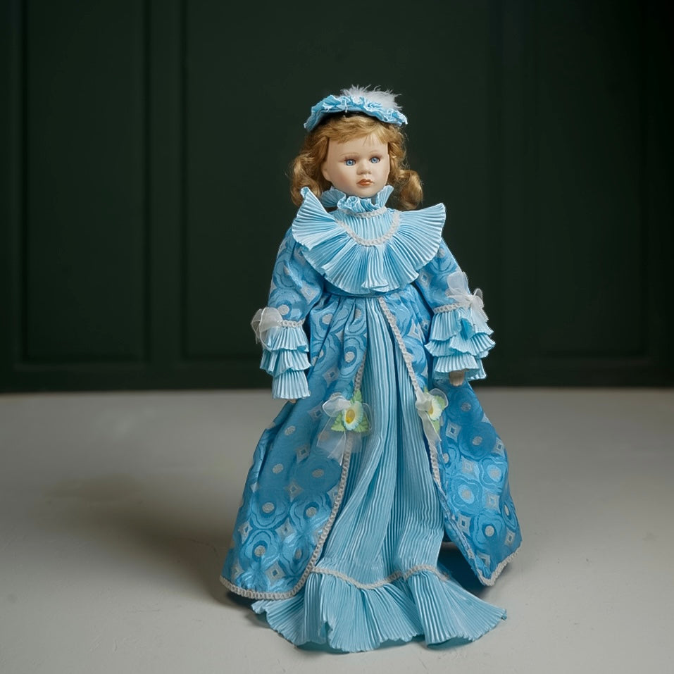 دمية بورسلان فنتج Vintage porcelain doll