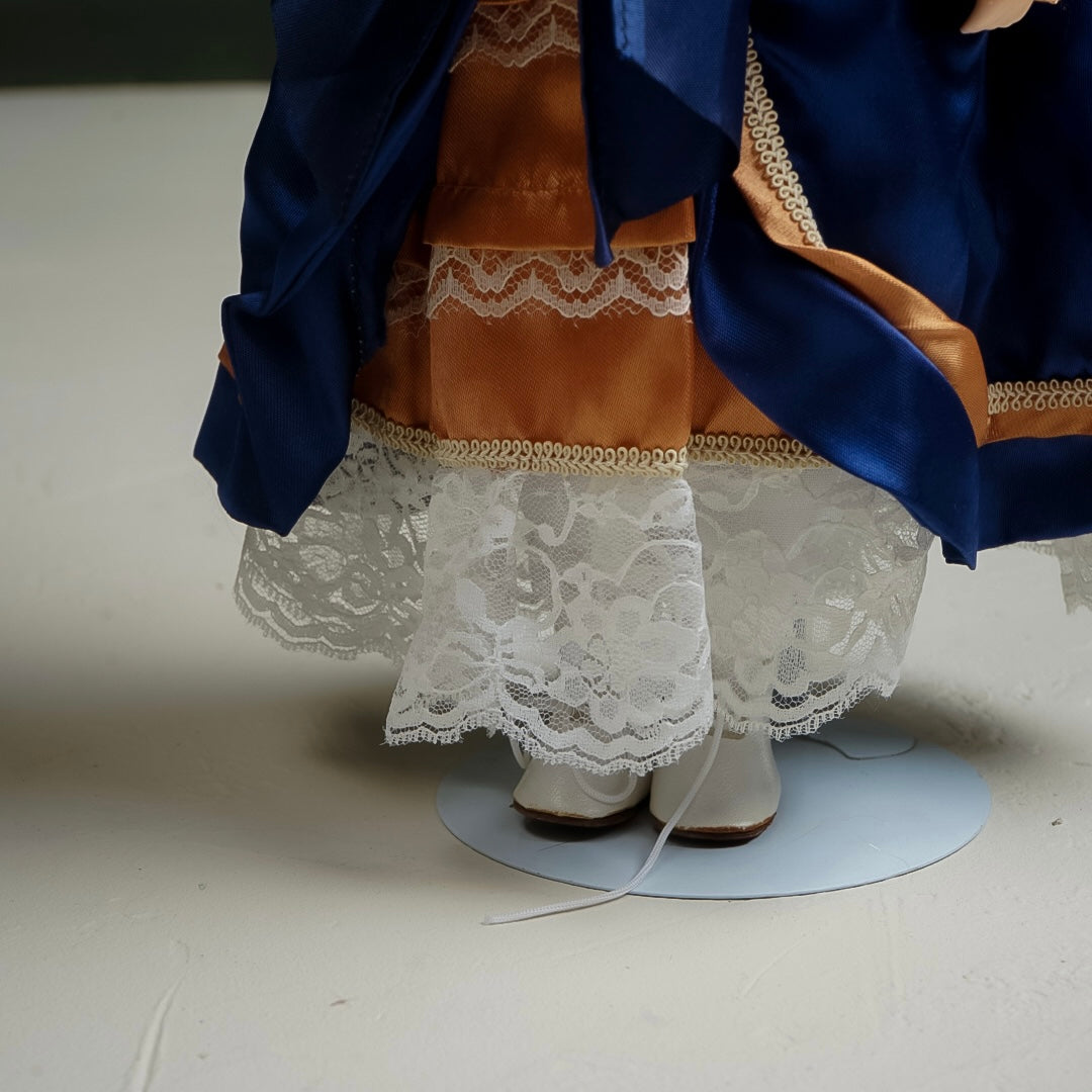 دمية بورسلان فنتج Vintage porcelain doll