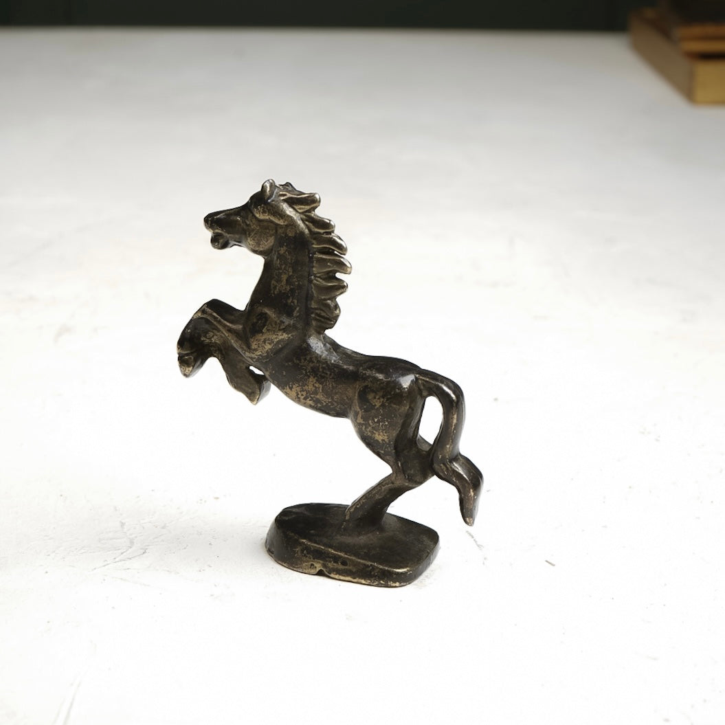 تمثال خيل