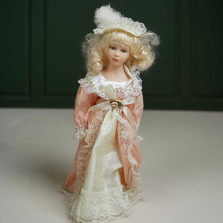 دمية بورسلان فنتج Vintage porcelain doll