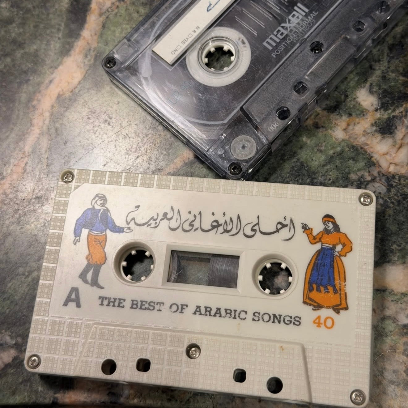 ١٨ شريط كاسيت منوع