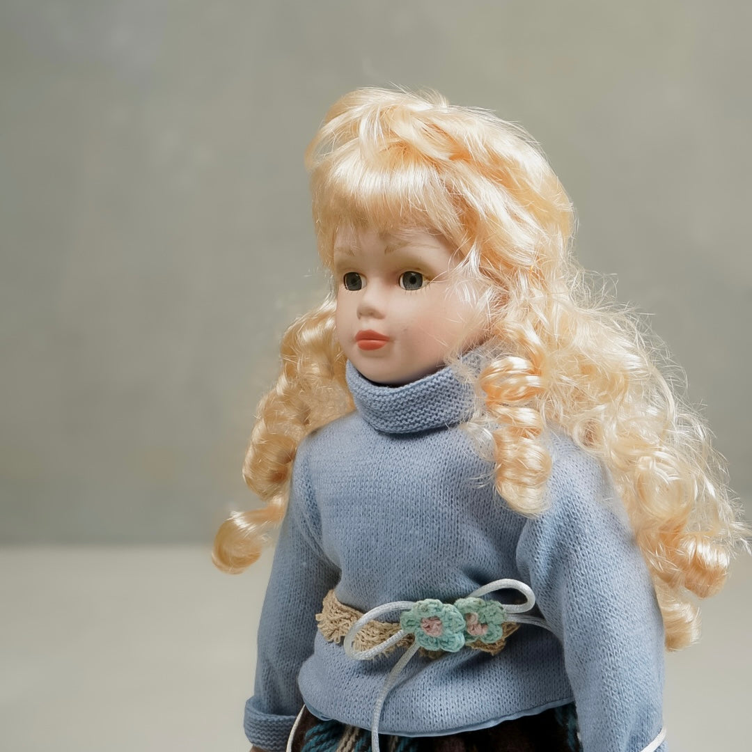 دمية بورسلان فنتج Vintage porcelain doll