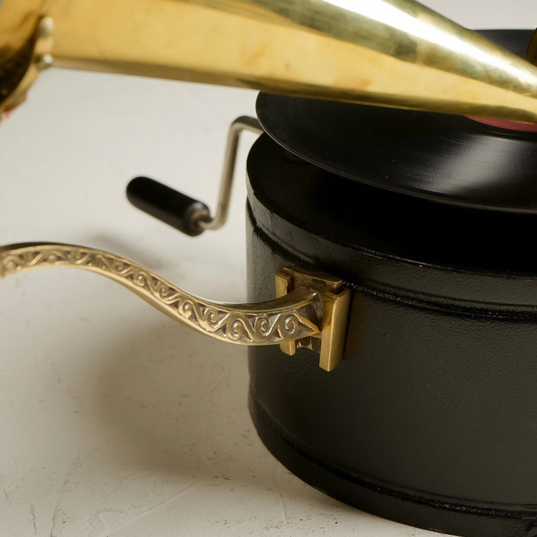 مشغل اسطوانات بشتخته | gramophone