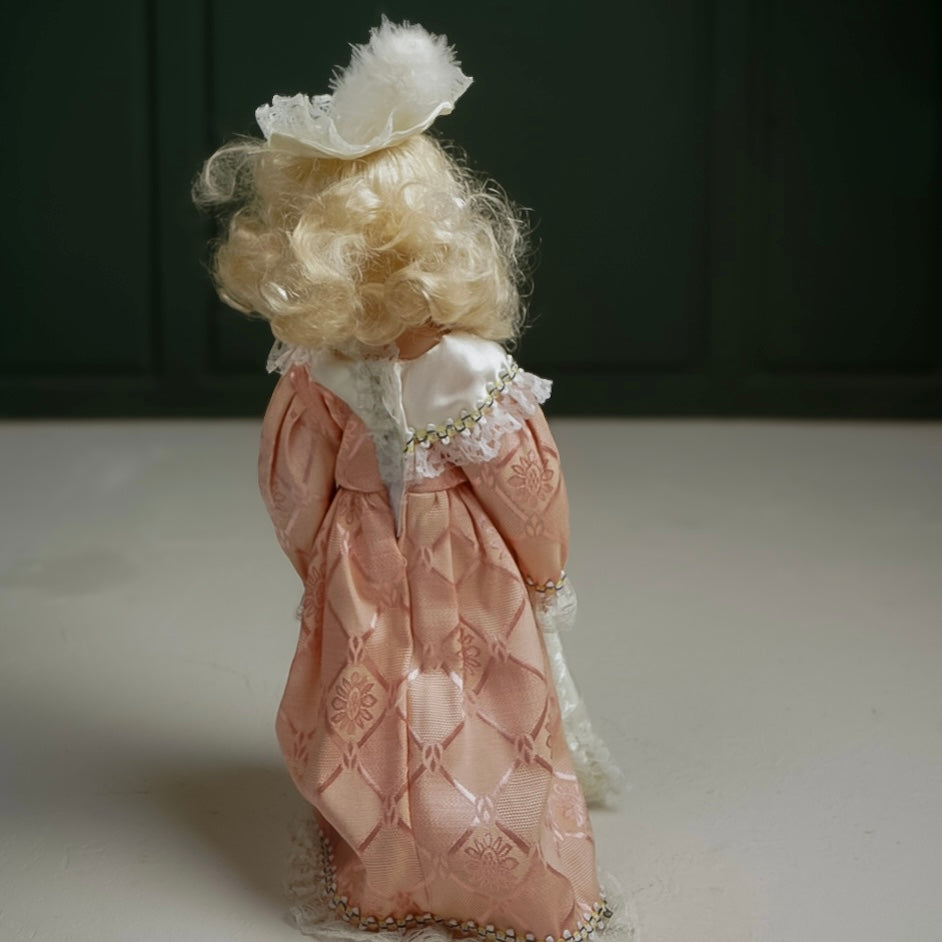 دمية بورسلان فنتج Vintage porcelain doll
