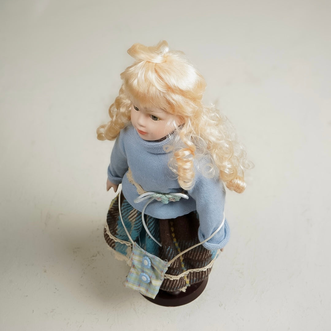 دمية بورسلان فنتج Vintage porcelain doll