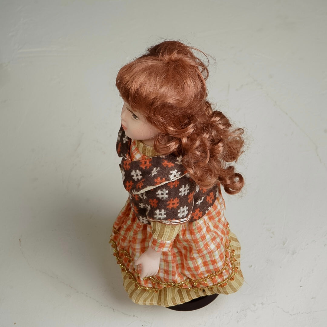 دمية بورسلان فنتج Vintage porcelain doll