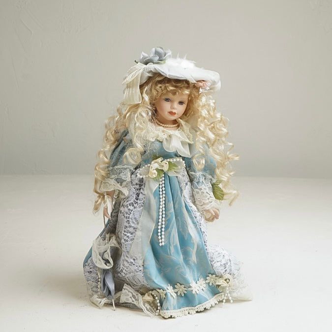 دمية بورسلان فنتج Vintage porcelain doll