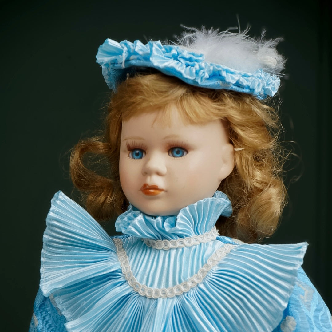 دمية بورسلان فنتج Vintage porcelain doll