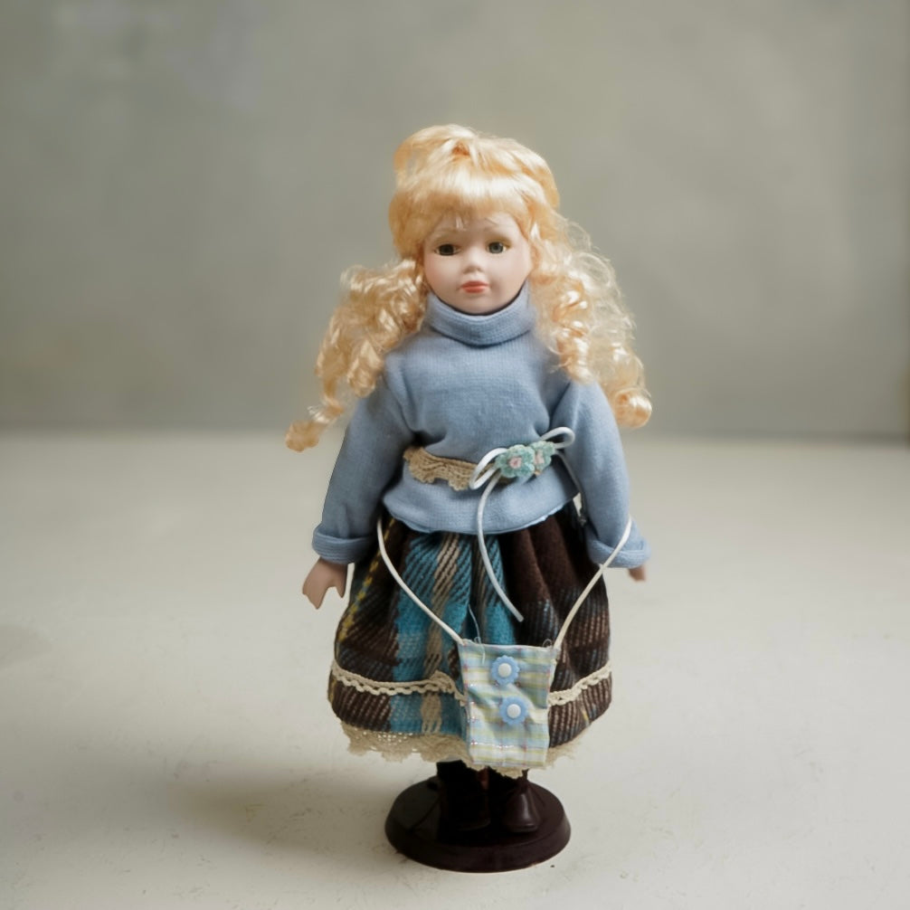 دمية بورسلان فنتج Vintage porcelain doll