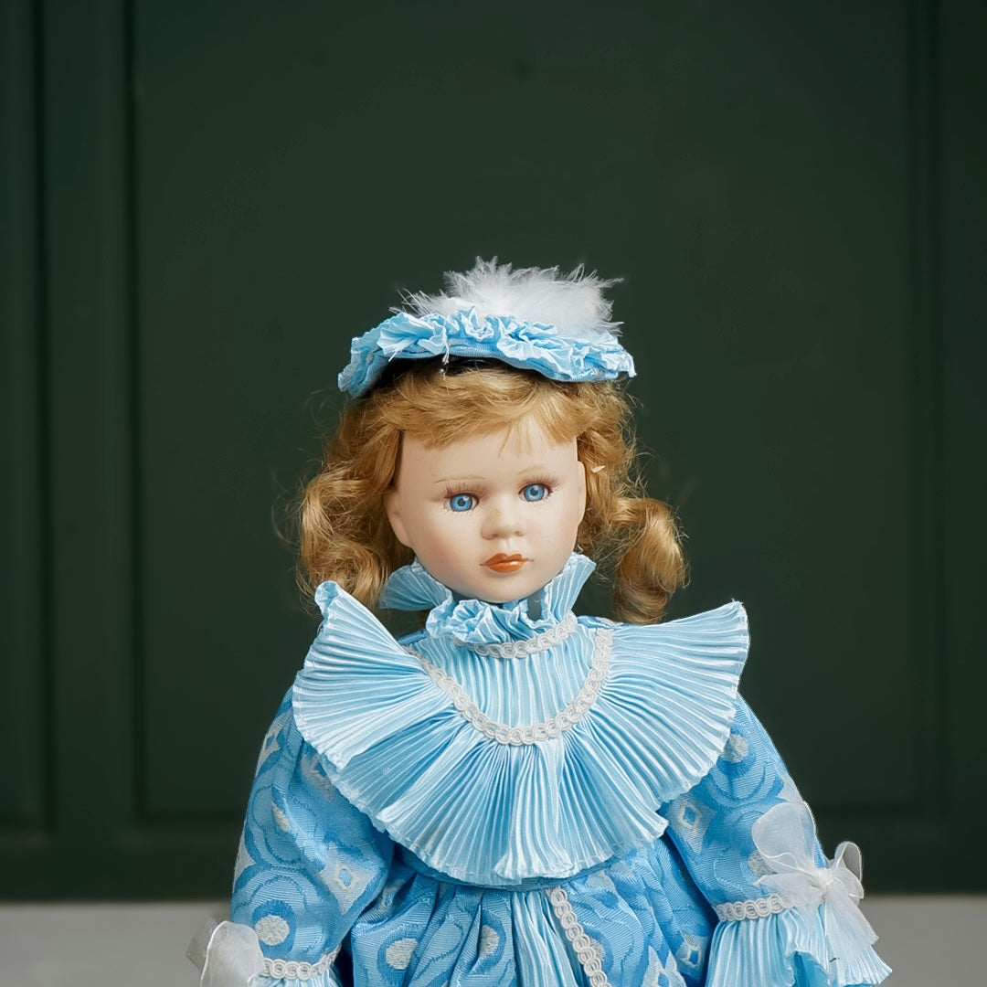 دمية بورسلان فنتج Vintage porcelain doll