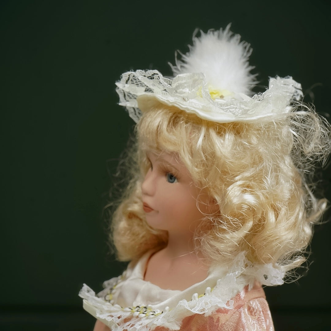 دمية بورسلان فنتج Vintage porcelain doll
