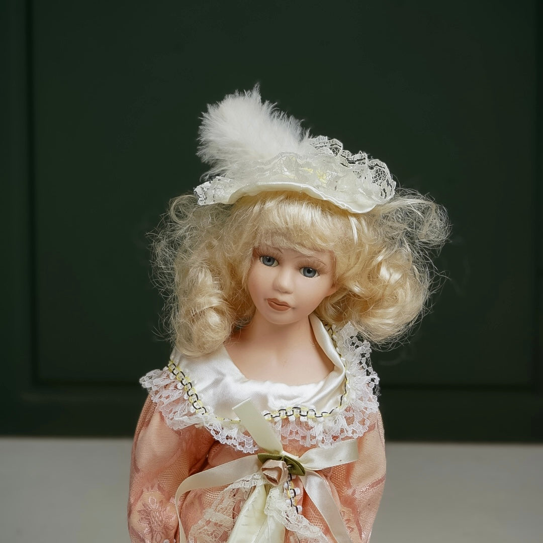 دمية بورسلان فنتج Vintage porcelain doll