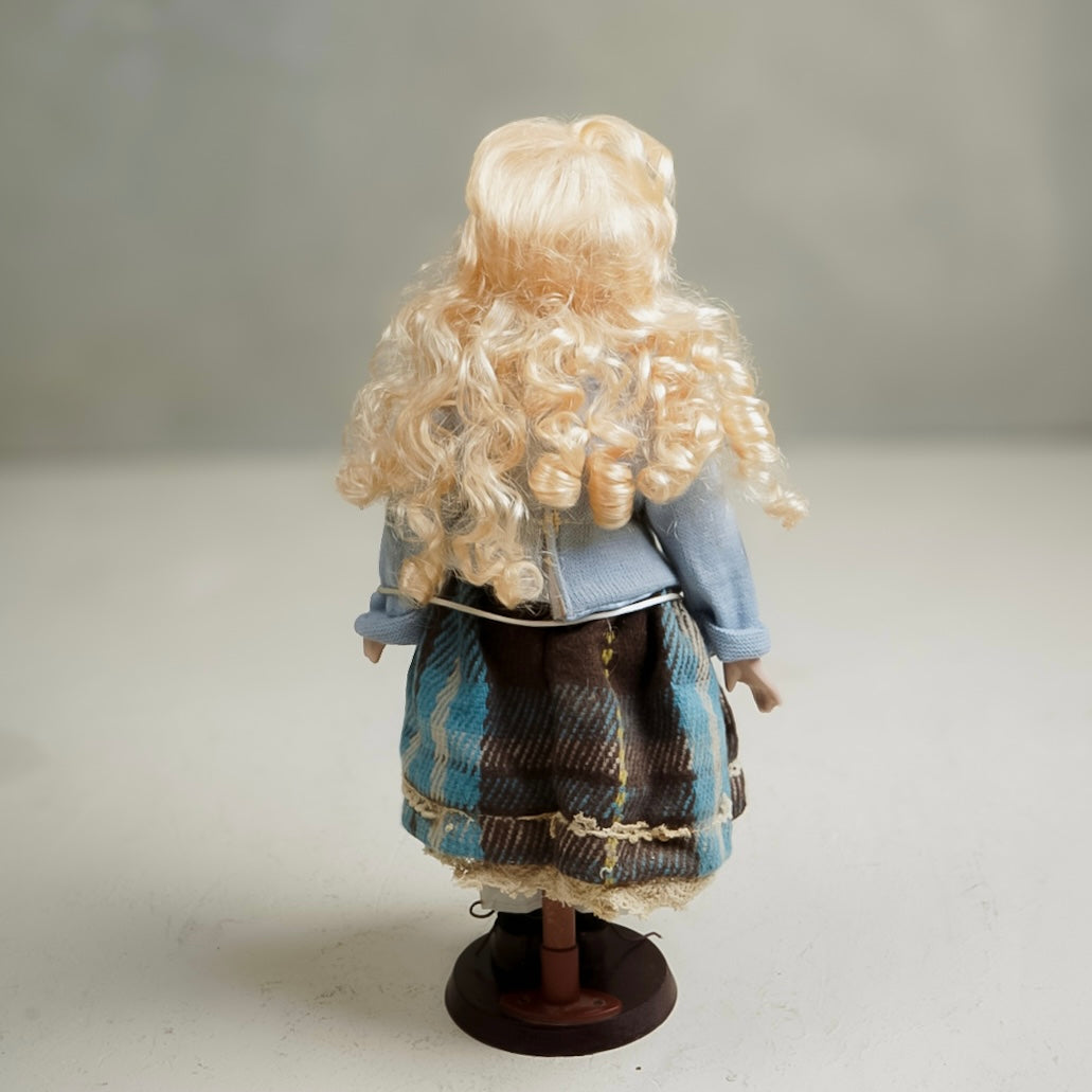 دمية بورسلان فنتج Vintage porcelain doll