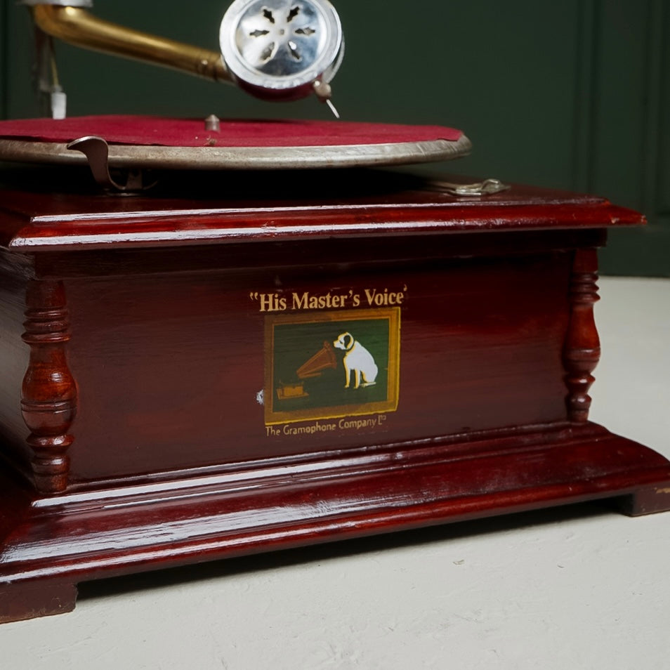 مشغل اسطوانات بشتخته | gramophone