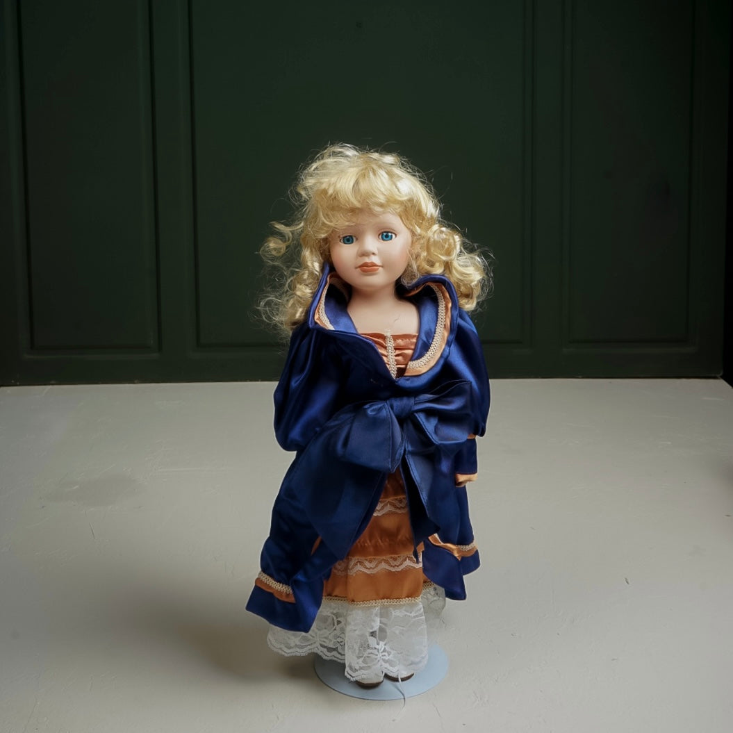 دمية بورسلان فنتج Vintage porcelain doll