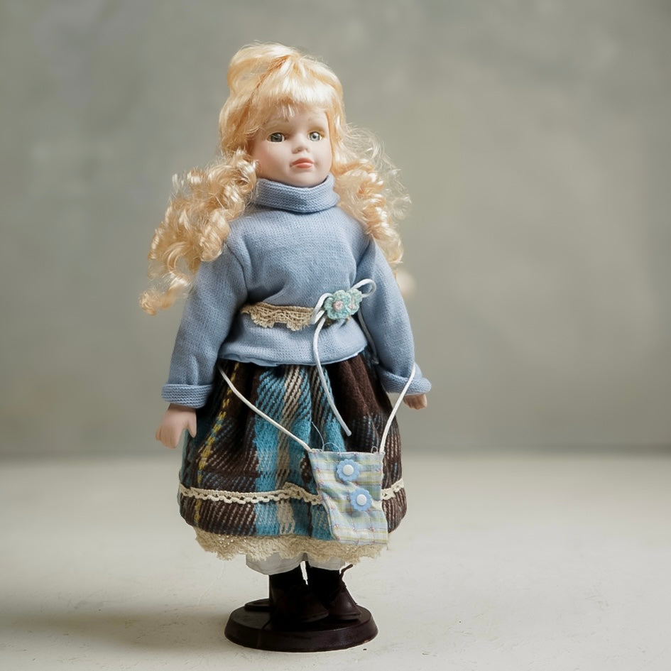 دمية بورسلان فنتج Vintage porcelain doll