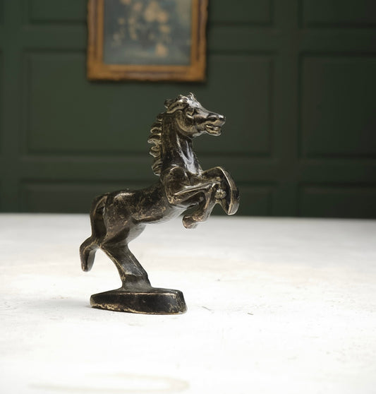 تمثال خيل