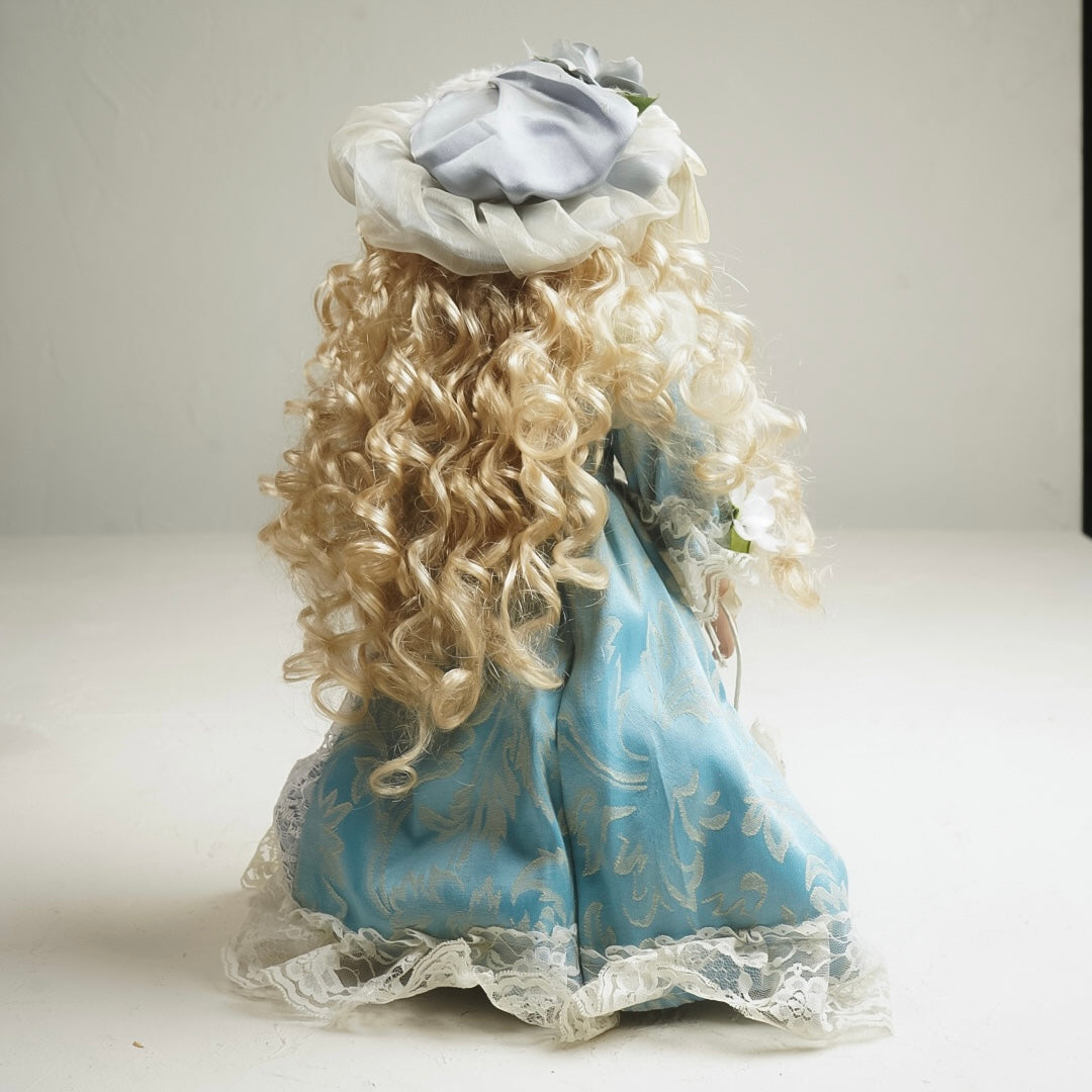 دمية بورسلان فنتج Vintage porcelain doll