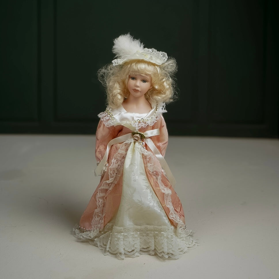 دمية بورسلان فنتج Vintage porcelain doll