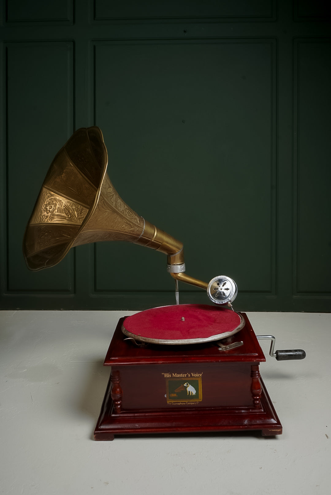 مشغل اسطوانات بشتخته | gramophone